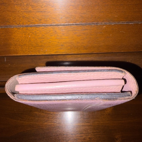 Louis Vuitton Pink Long Wallet Portefeuille Capucines with LV Emblem Branding - Picture 9 of 16